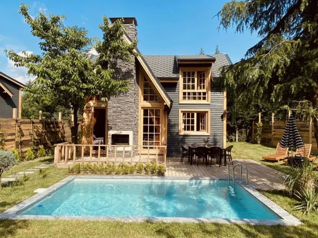 Elegant British Style Mini Holiday House