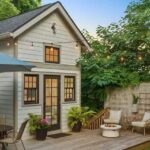 Cozy and Quiet Tiny House: A Modern Take on Minimalist Backyard Living