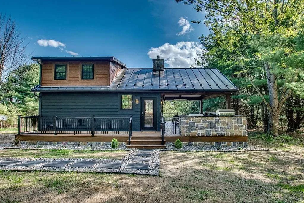 Dreamy Wildwood Cabin Surrounded by Nature