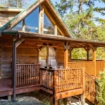 Exterior of Scooter Bears Den Gatlinburg cabin surrounded by trees